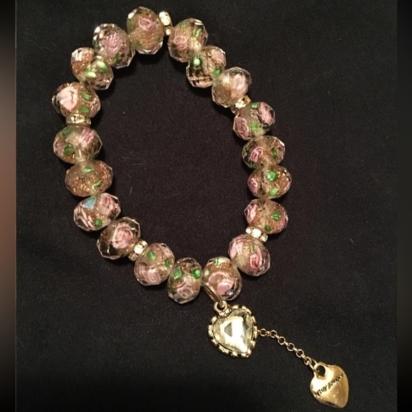 Betsey Johnson glass rose beads Pink Floral Bracelet gold hearts charms - Picture 3 of 4
